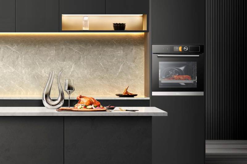 指尖上的智慧厨房:美的嵌入式Q7 Pro超大智慧彩屏革新上市