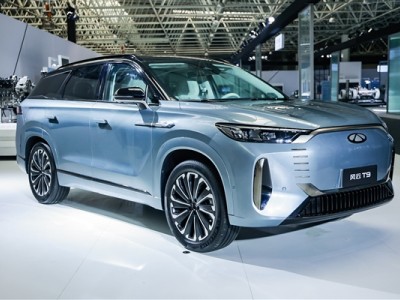 小米汽车首款轿跑SU7官图震撼发布：海湾蓝的未来速度