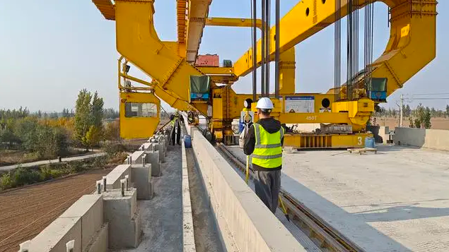 科技赋能高铁“三墙”施工 