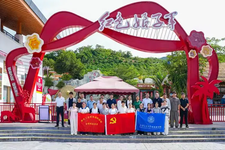 海南云仓酒庄党支部开展建党105周年主题教育活动(图1) IMG_256